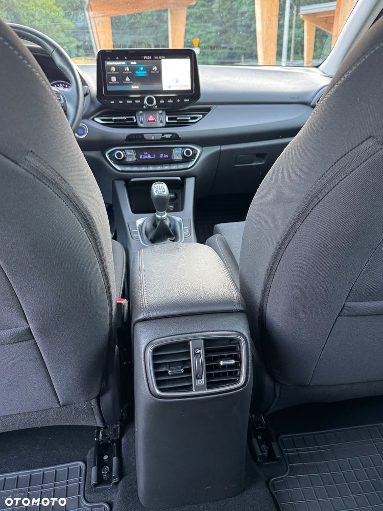 Hyundai i30 1.6 D Comfort - 24