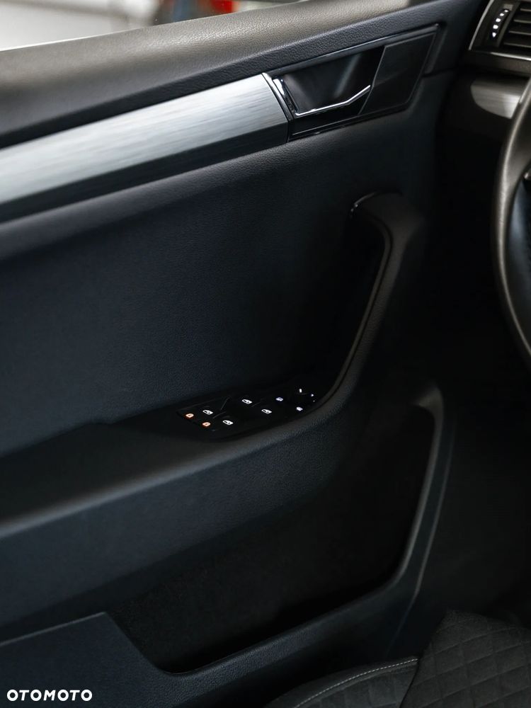 Skoda Superb 2.0 TDI Ambition DSG - 24