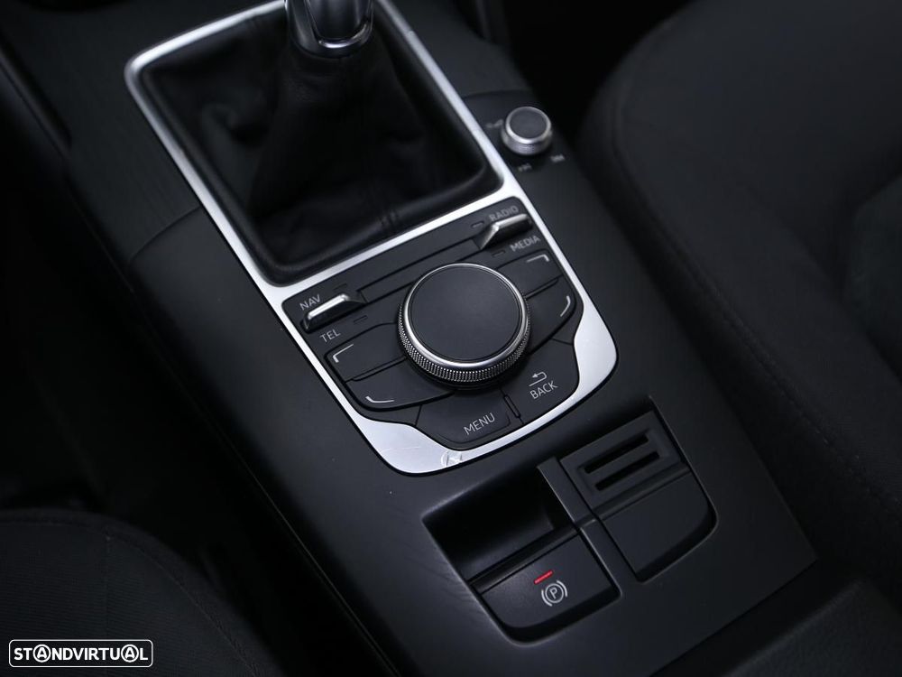 Audi A3 Limousine 1.6 TDI Business Line Attraction - 19