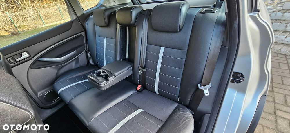 Ford Kuga 2.0 TDCi 2x4 Titanium - 22