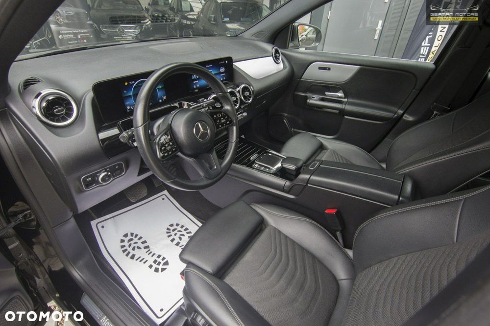 Mercedes-Benz GLA - 23