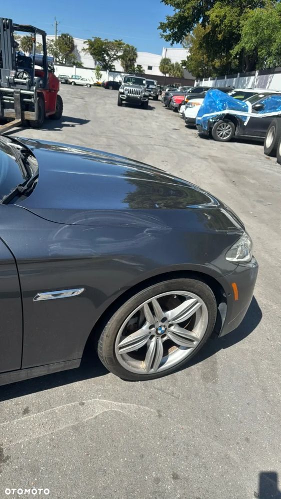 BMW Seria 5 550i Sport-Aut - 14