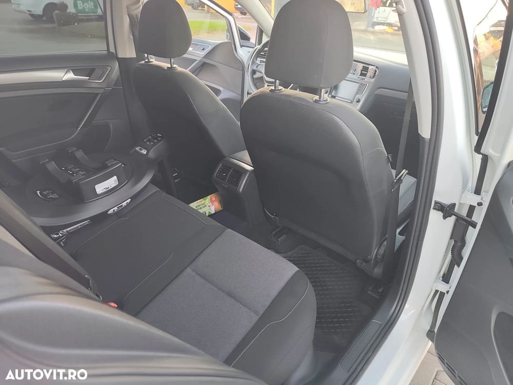 Volkswagen Golf - 10