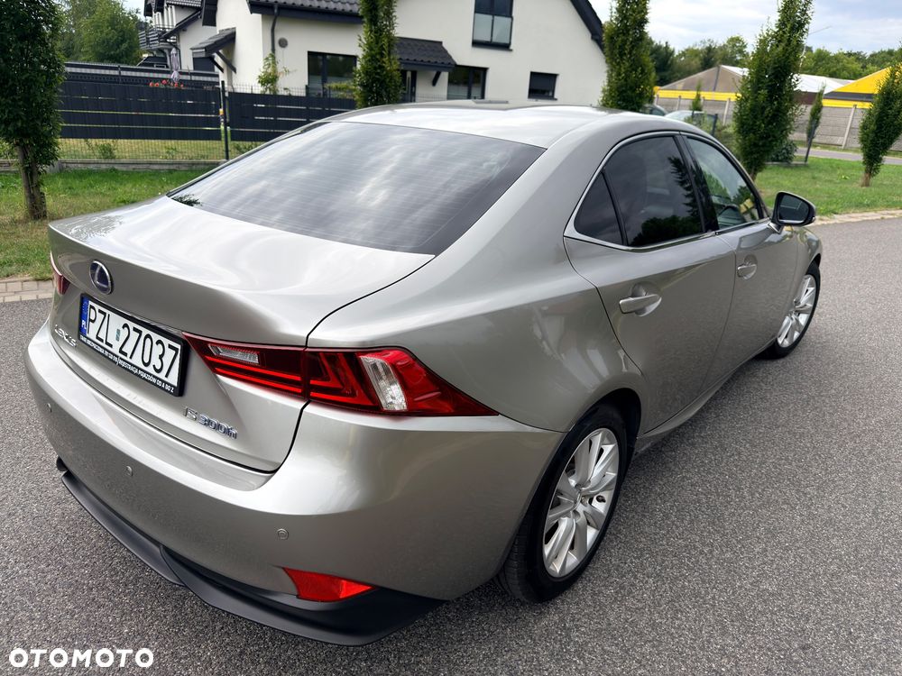 Lexus IS 300h F Sport - 12