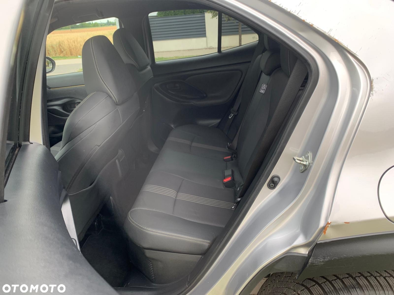 Toyota Yaris Cross Hybrid 1.5 Premiere Edition 4x4 - 23