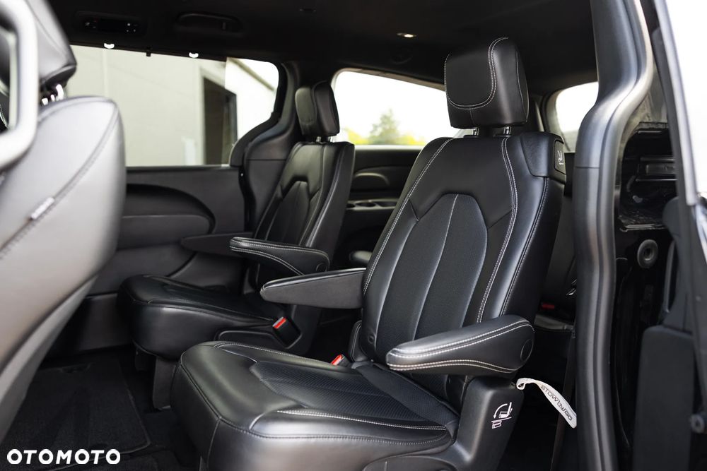 Chrysler Pacifica - 16