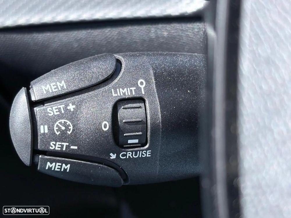 Peugeot 208 1.2 PureTech Active Pack - 38
