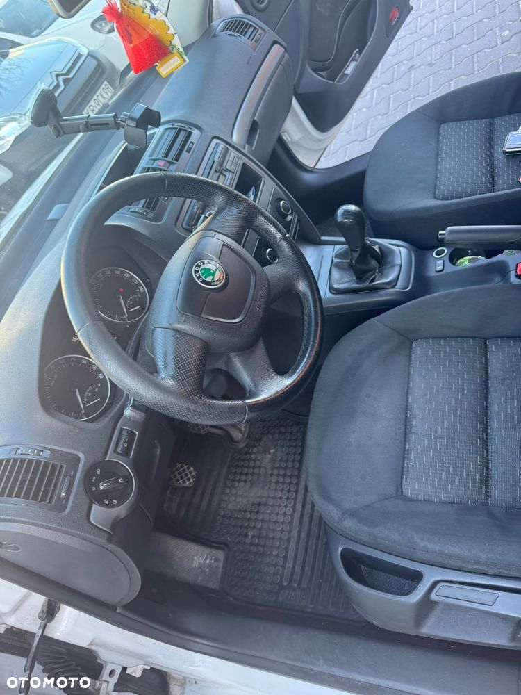 Skoda Octavia 1.6 TDI DPF Ambition - 11