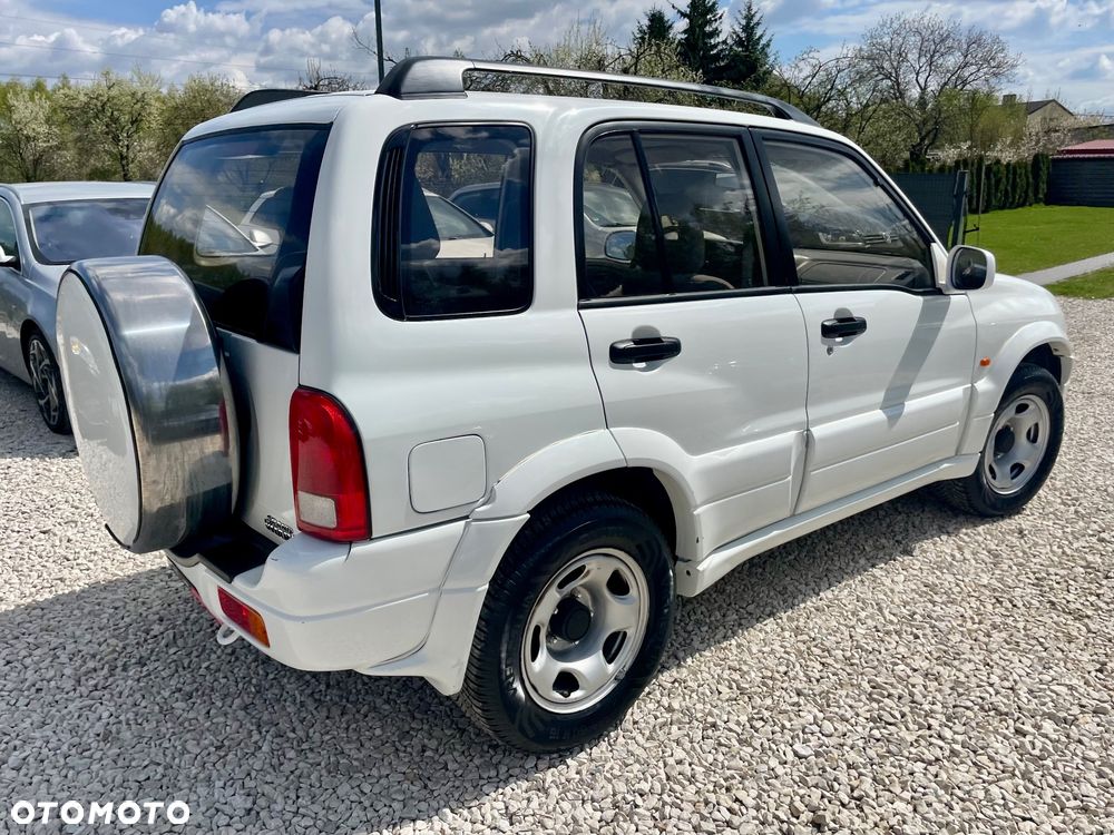 Suzuki Grand Vitara 2.0 Club - 22
