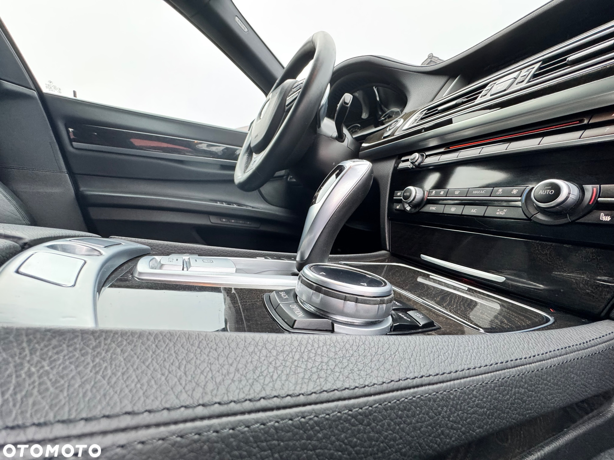 BMW Seria 7 740i - 25