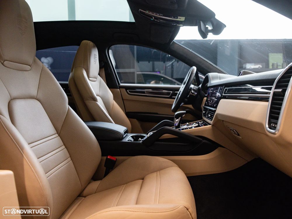 Porsche Cayenne Coupé E-Hybrid Platinum Edition - 45
