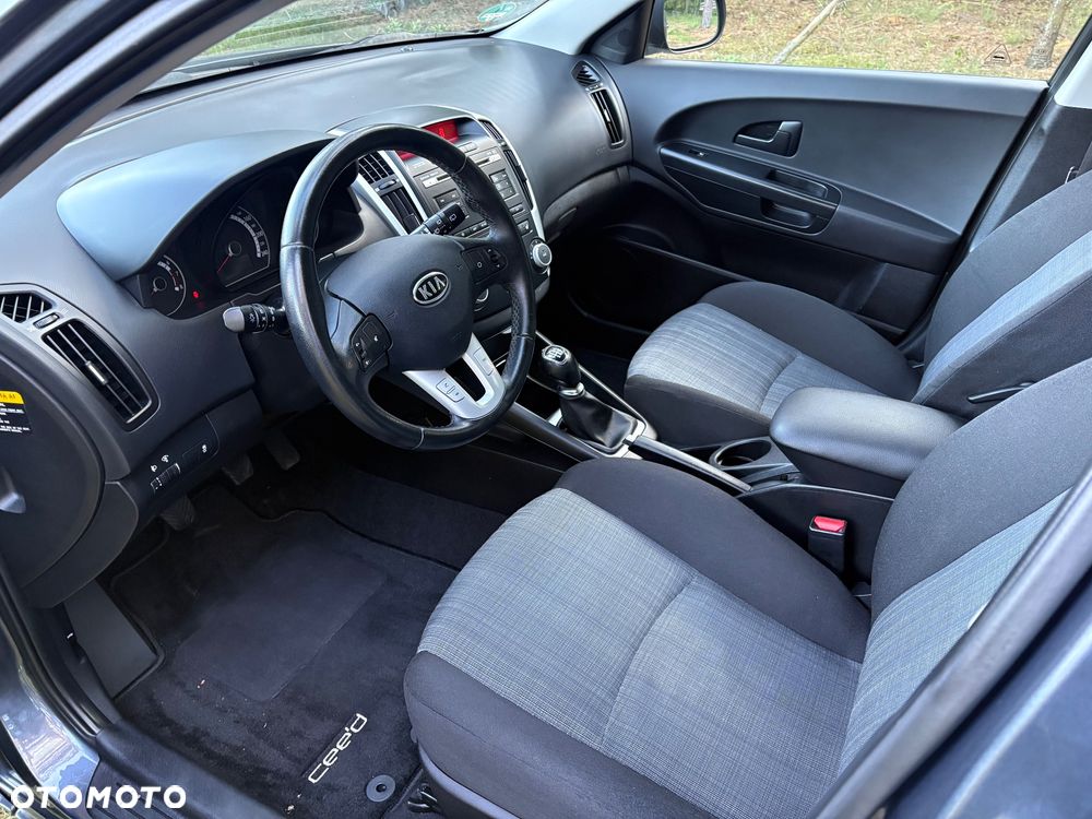 Kia Ceed 1.4 CVVT Dream-Team Edition - 7