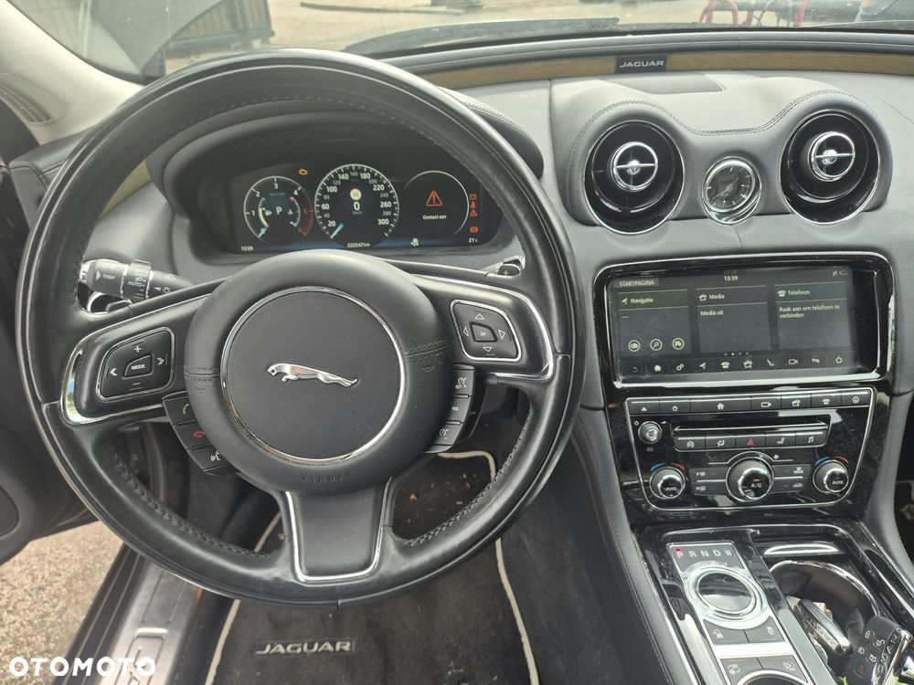 Jaguar XJ - 17