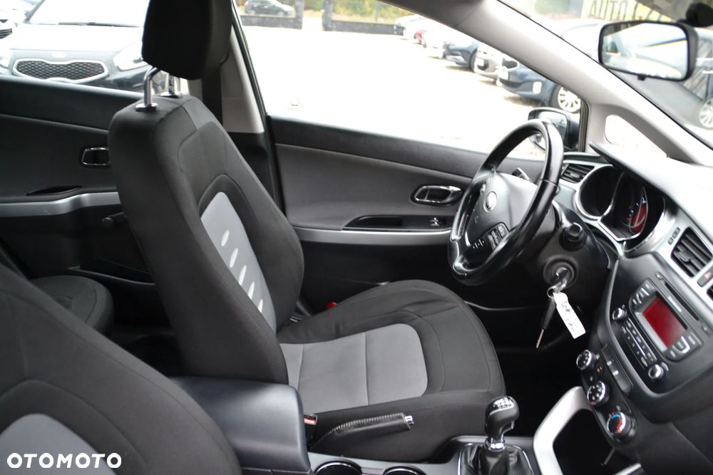 Kia Ceed 1.6 GDI Dream Team Edition - 27