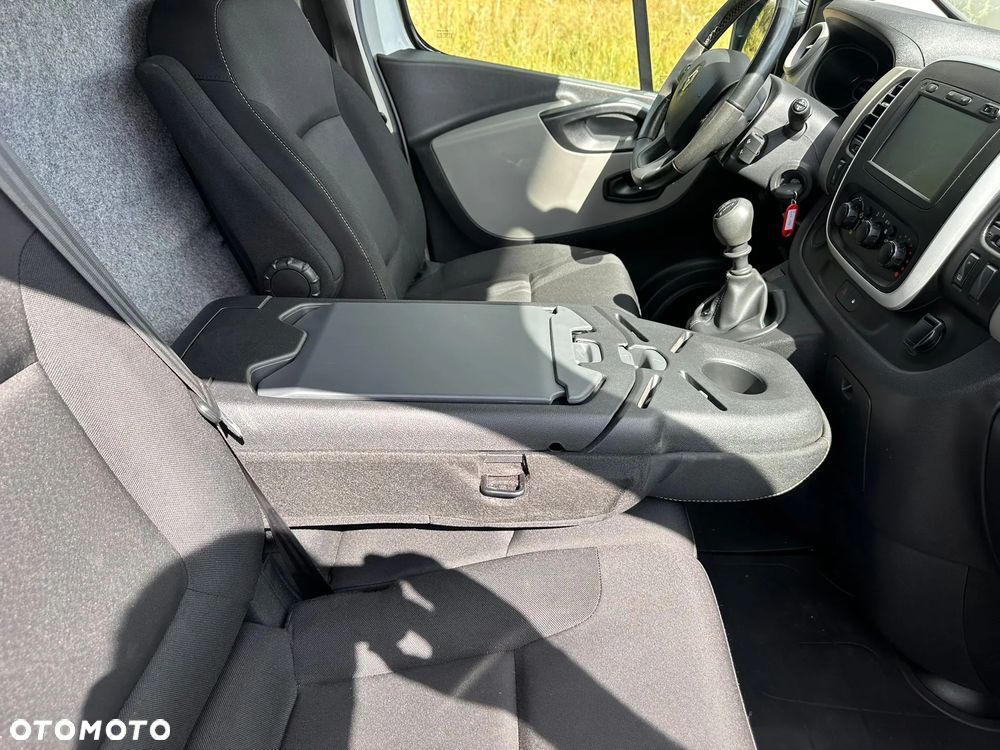 Renault Trafic L1H1 1.6 diesel 145kM, manual, 2019 rok BAGAŻNIK DACHOWY THULE, KAMERA COFANIA, HAK, CZUJNIKI PARKOWANIA, ORGINALNY PRZEBIEG! - 9