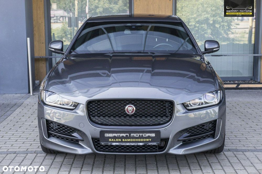 Jaguar XE - 15
