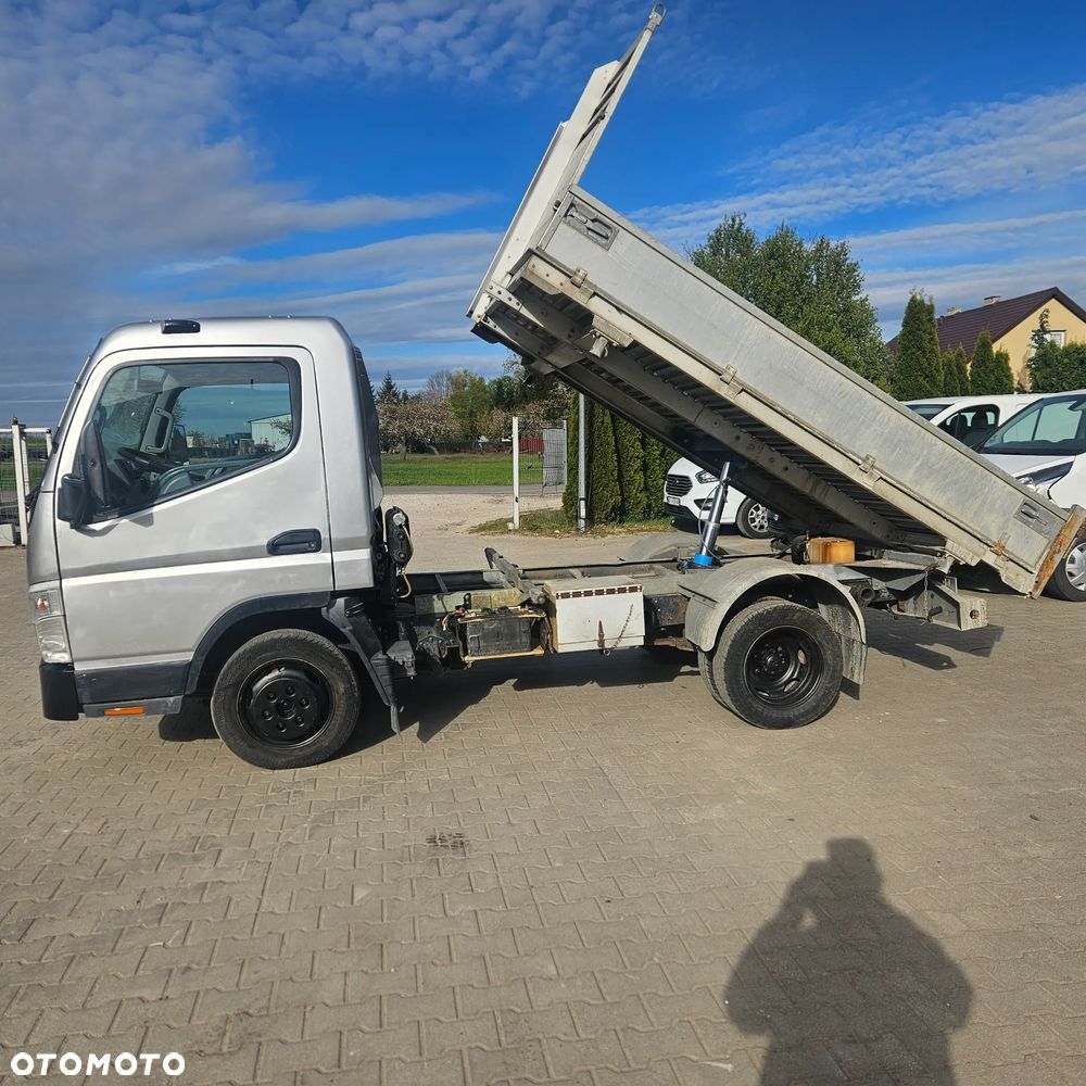 Mitsubishi fusso - 7