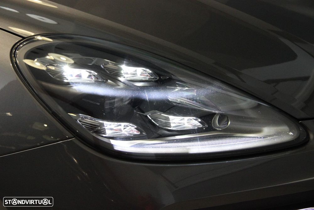 Porsche Cayenne Coupé E-Hybrid Platinum Edition - 9