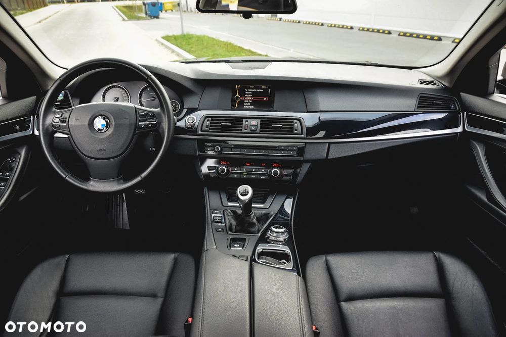 BMW Seria 5 520i - 7