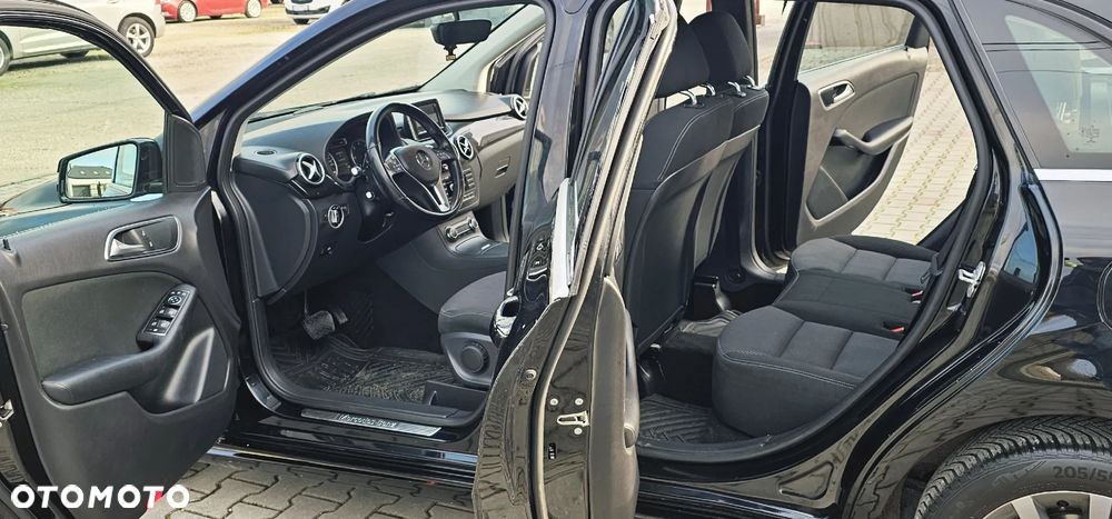 Mercedes-Benz Klasa B 180 d BlueEFFICIENCY Edition Style - 6