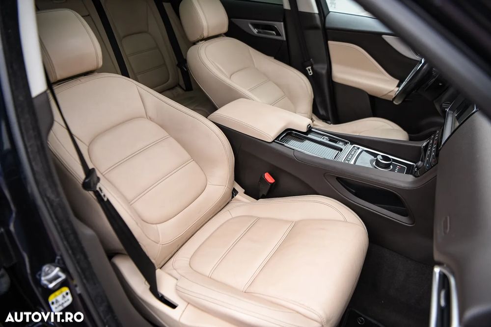 Jaguar F-Pace 25t AWD Portfolio - 18