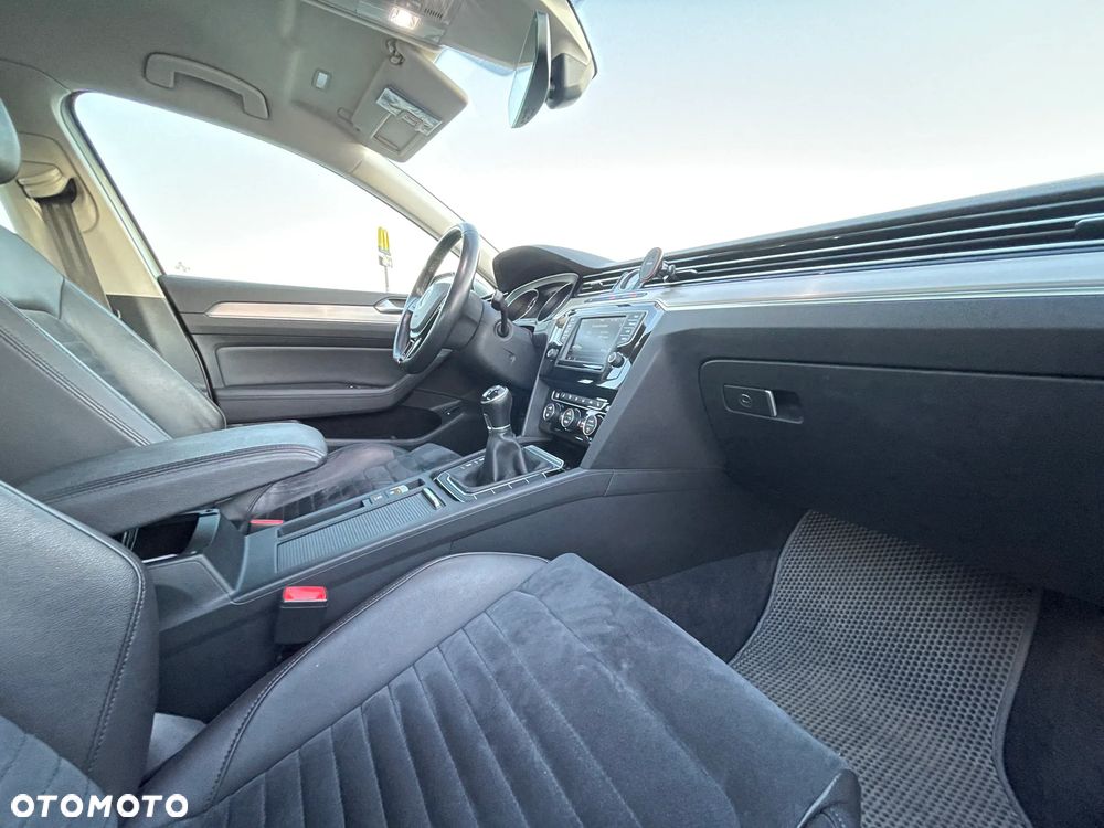 Volkswagen Passat 1.8 TSI BMT Highline - 18