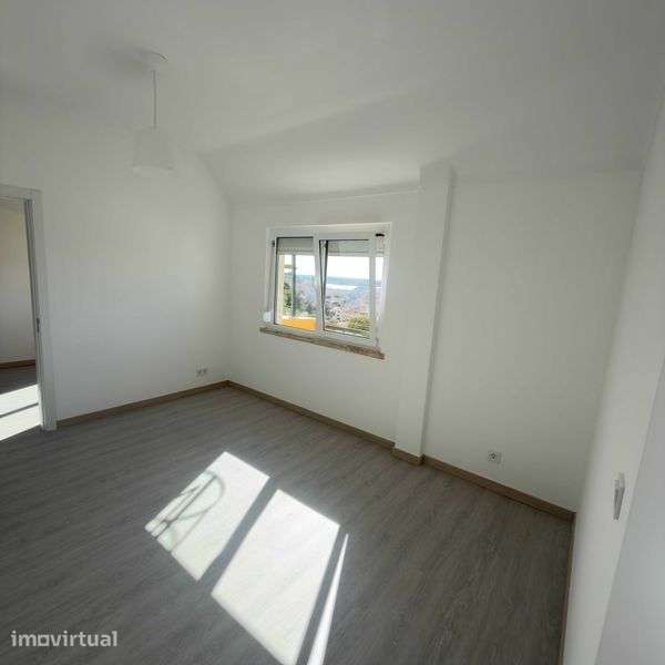 Alugo T1 + 1 Remodelado - Lisboa - Excelente Vista - Grande imagem: 5/12