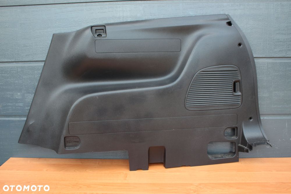 TAPICERKA BOCZEK BAGAŻNIKA PRAWY TYŁ OPEL ZAFIRA C 322225228