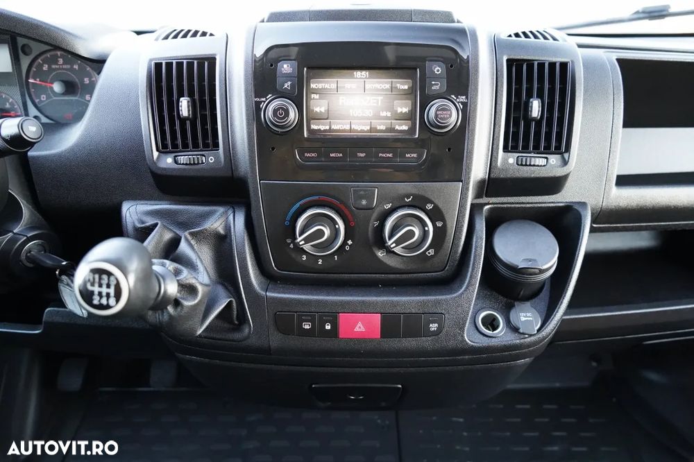 Iveco BOXER / 2.2 - 120 CP / L3H3 / AUTOUTILIZATOR DIN TABLĂ / 2022 / MANUAL / IMPORTAT - 29