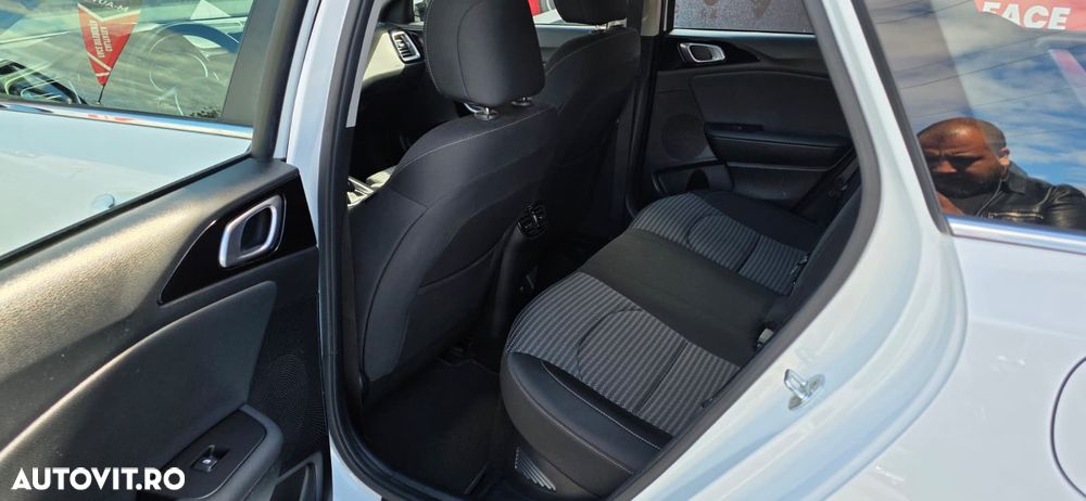Kia Ceed - 10