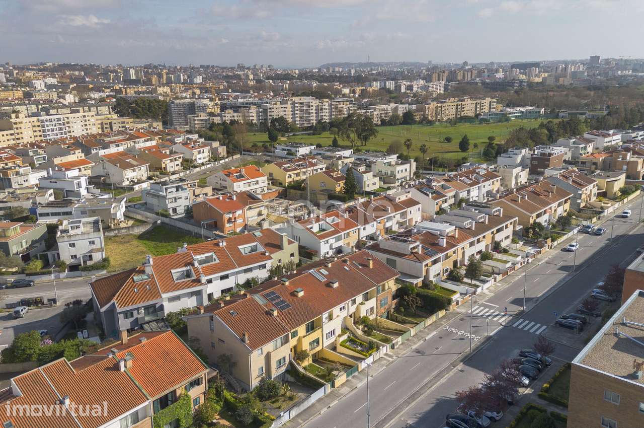 MoradiaT4 + Escritório+Salão e garagem 3 viaturas - Grande imagem: 2/48