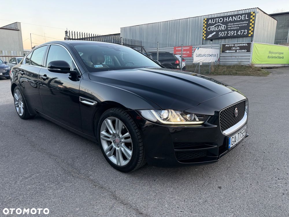 Jaguar XE 2.0 D Prestige - 3