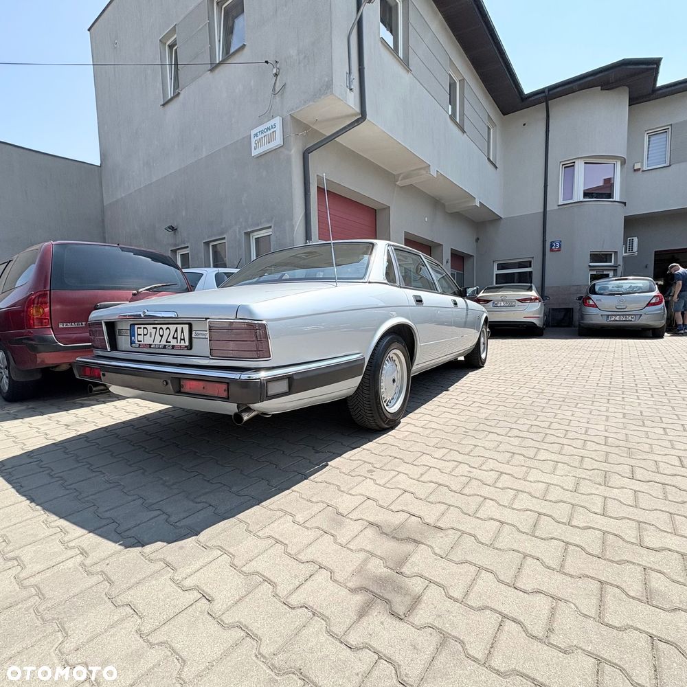 Jaguar XJ - 4
