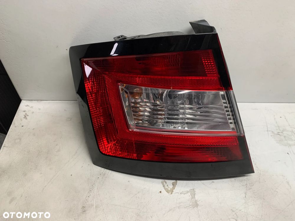 SKODA FABIA III 16R LAMPA LEWA TYŁ 6V6945095 - 1