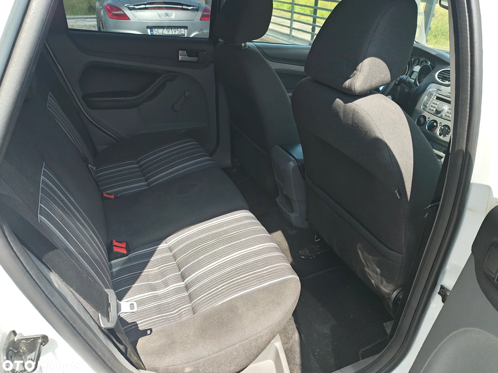 Ford Focus 1.4 16V Fun X - 14