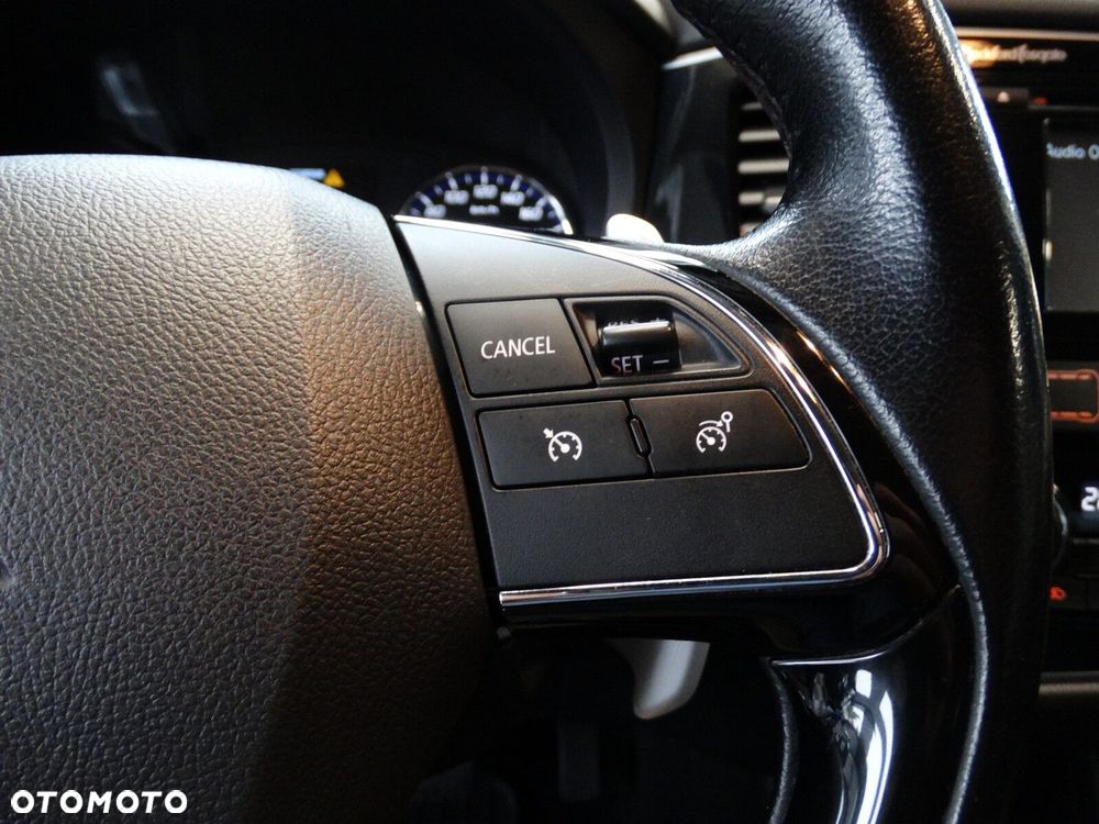 Mitsubishi Outlander - 30