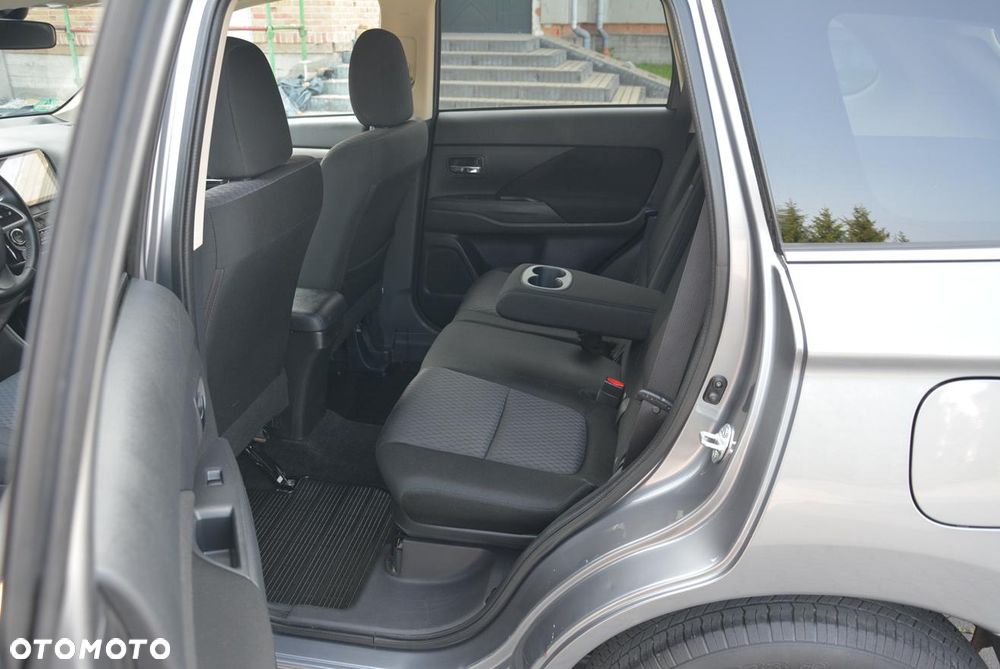 Mitsubishi Outlander 2.2 DID Intense + - 23