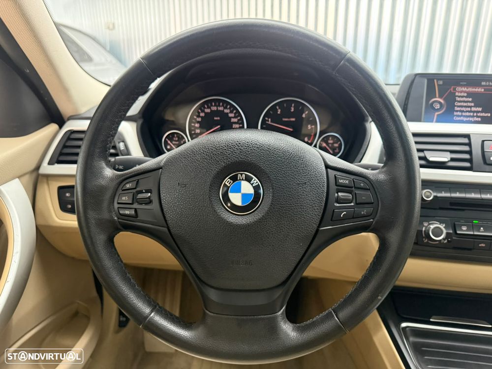 BMW 320 d Auto Line Luxury - 10