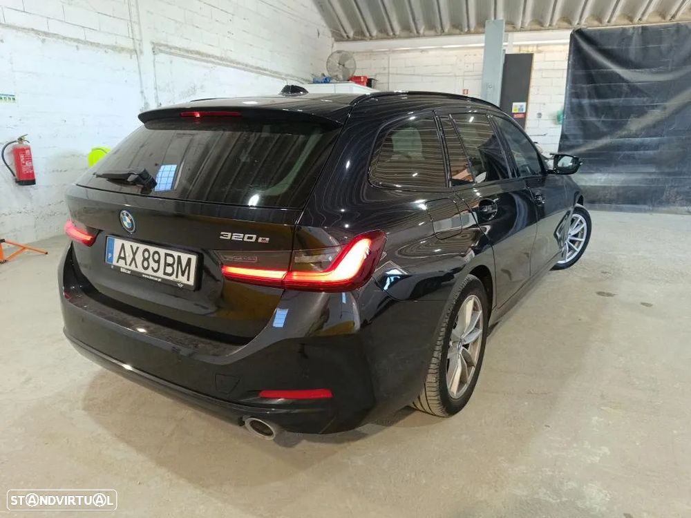 BMW 320 e Touring Auto - 3