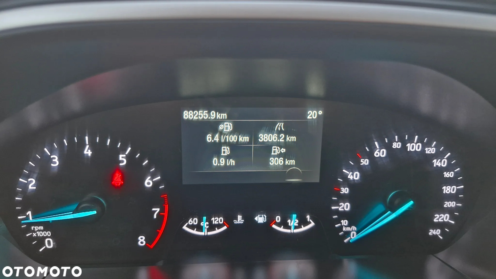 Ford Focus 1.0 EcoBoost Titanium X - 28