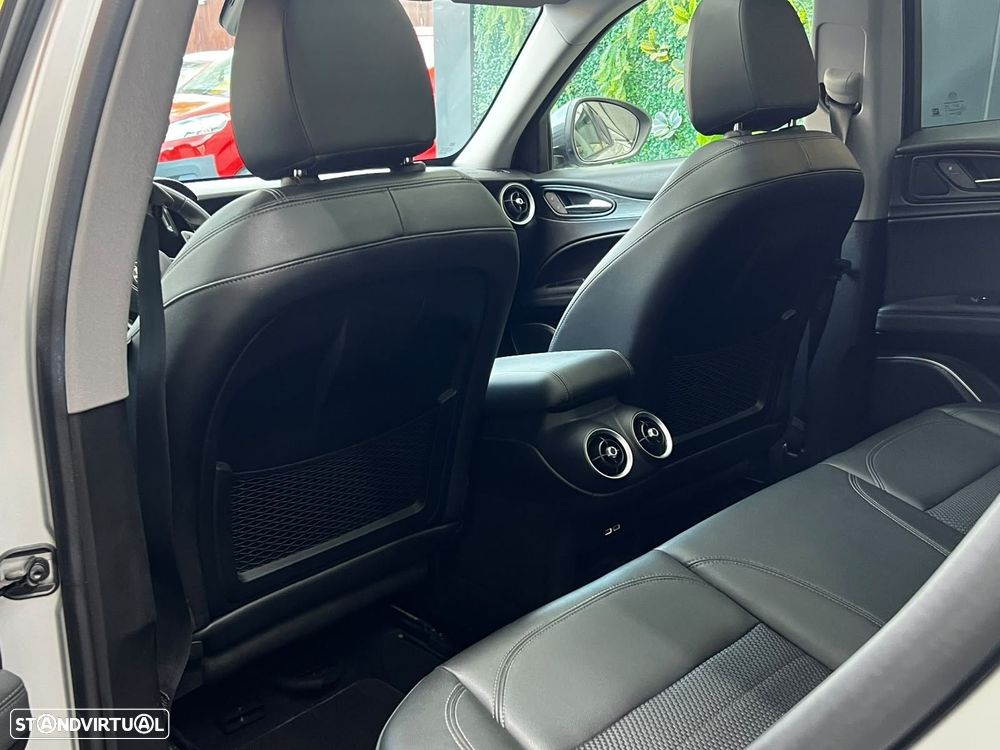 Alfa Romeo Stelvio 2.2 D TI AT8 - 15