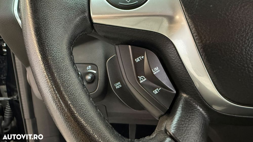 Ford Kuga - 24