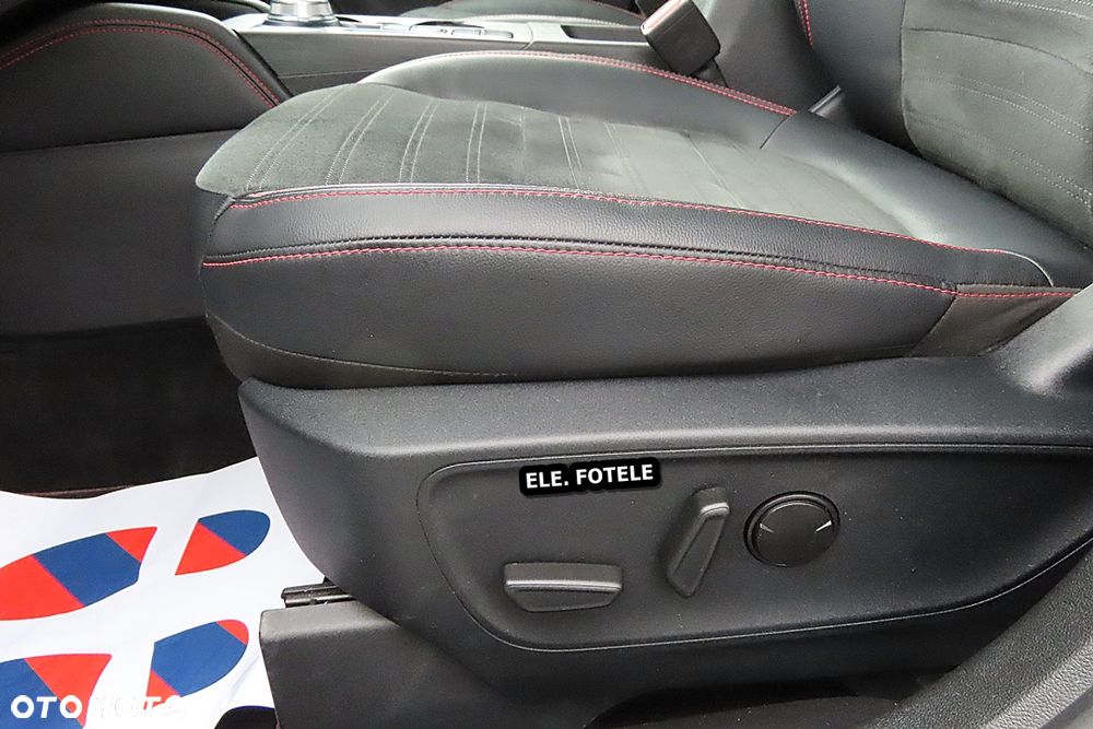 Ford Kuga 2.0 EcoBlue 4x4 ST-LINE X - 25