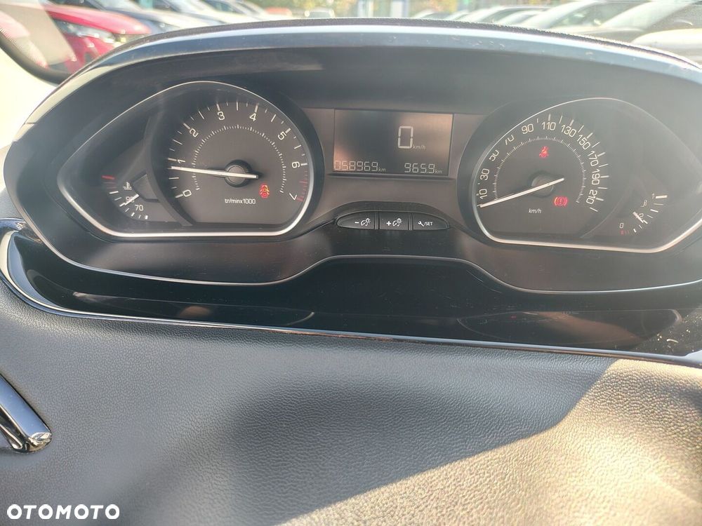 Peugeot 208 1.2 PureTech Active - 17