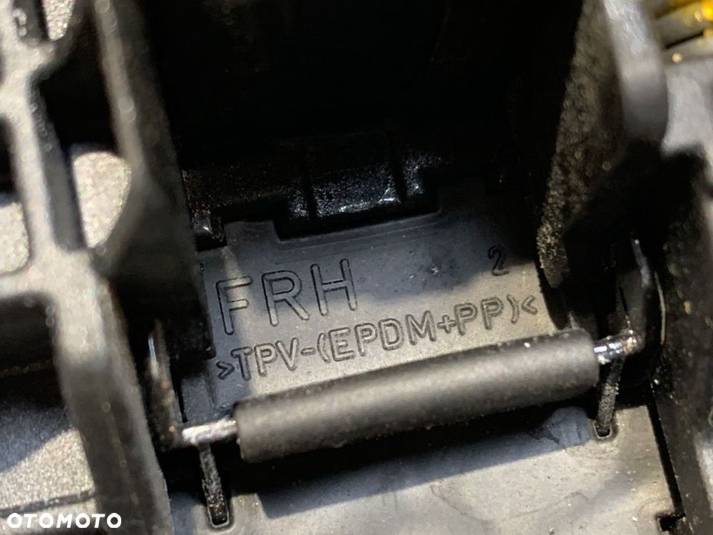 KLAMKA ZEWNĘTRZNA PRAWY PRZÓD - 115.00 PLN - KIA SPORTAGE II (JE_, KM) 2004 - 2022 2.0 i 16V 104 - 3