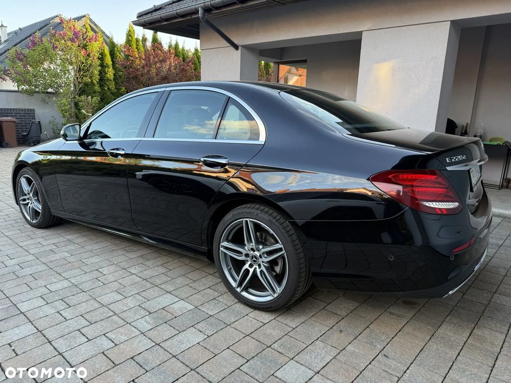 Mercedes-Benz Klasa E 220 d 4-Matic 9G-TRONIC - 12