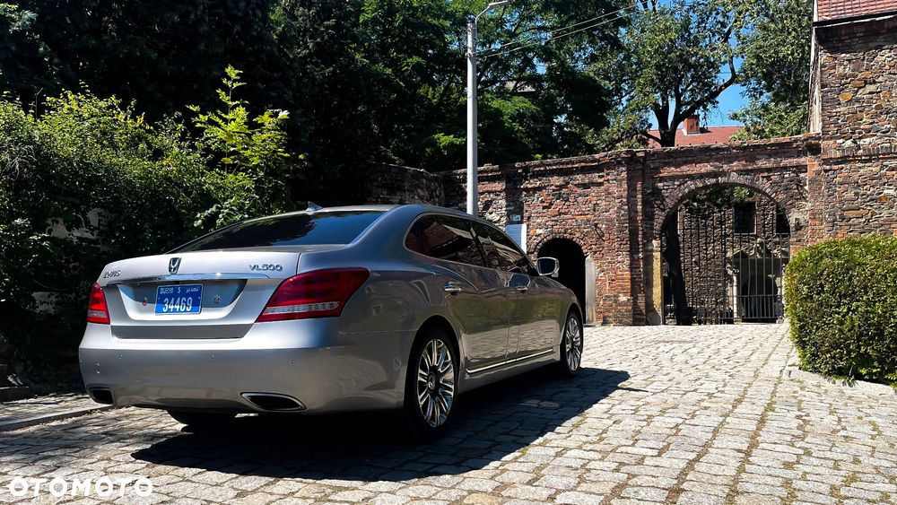 Hyundai Equus - 10