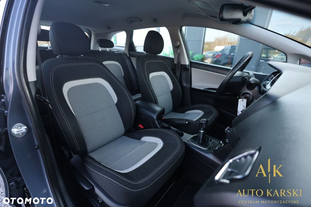 Kia Ceed - 41