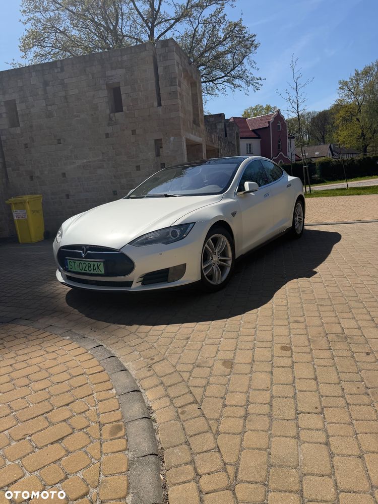 Tesla Model S 85 D - 7