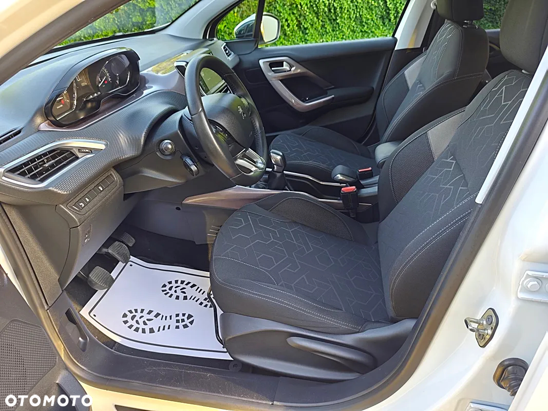 Peugeot 2008 1.2 Pure Tech Style - 9